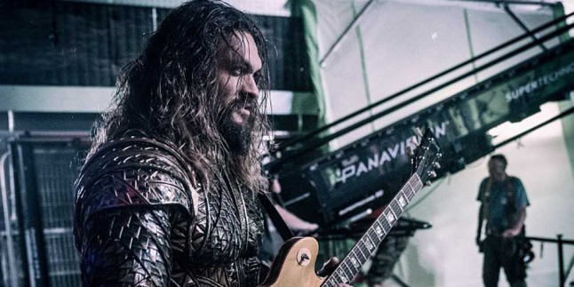 Ketika Aquaman Bergaya Seperti Rockstar