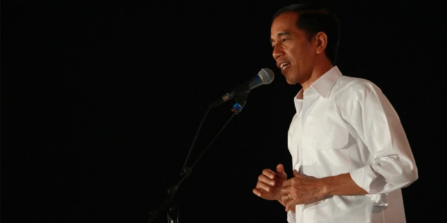 Kisah Haru Orang Tua Tukang Tusuk Sate Bertemu Dengan Jokowi