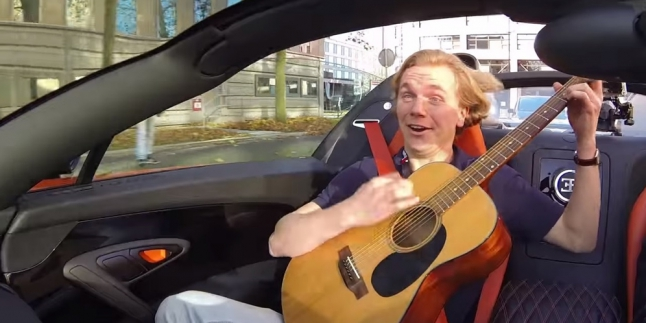 Kombinasi 'Cadas', AC/DC & Bugatti Veyron