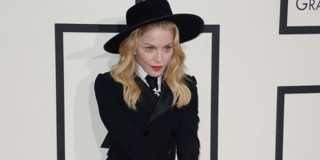 Lagu Bocor di Internet, Madonna Bikin Remuk iPod Kesayangan thumbnail
