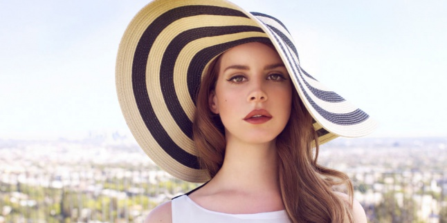 Lana Del Rey Laporkan Dua Fansnya Ke Polisi
