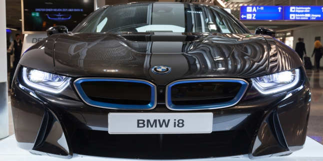 Louis Vuitton Sulap Kemewahan BMW i8