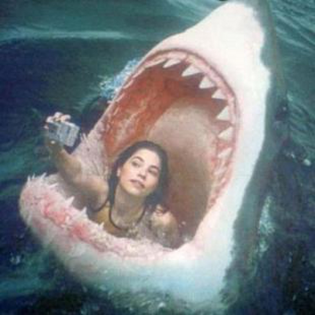 Tipe-tipe Cewek narsis