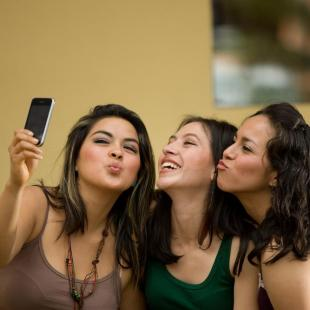 Keranjingan Selfie, Brazil Dinobatkan Jadi Negara Paling Bahagia