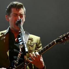 Benarkah Alex Turner Sudah Tak Lagi Sok dan Jadi Lebih Pendiam? thumbnail