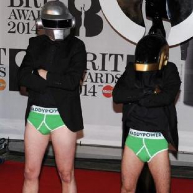 Hadiri Brit Awards, Daft Punk Cuma Pake Celana Dalam?!