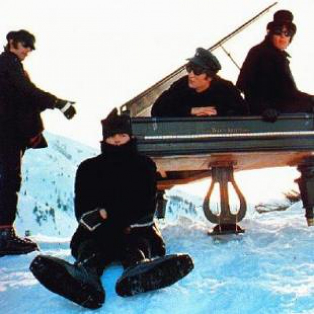 Piano Bersejarah The Beatles Bakal Dilelang