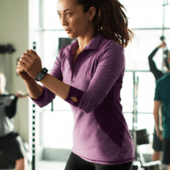 Samsung Gear Fit, Alat Bantu Kesehatan Berukuran Mungil dengan Layar Melengkung