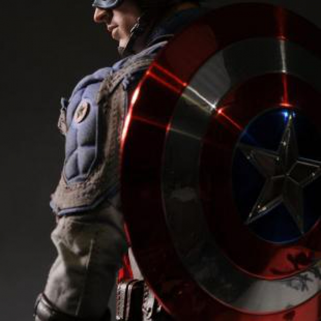 Hot Toys Rilis Captain America Golden Age Version Figures
