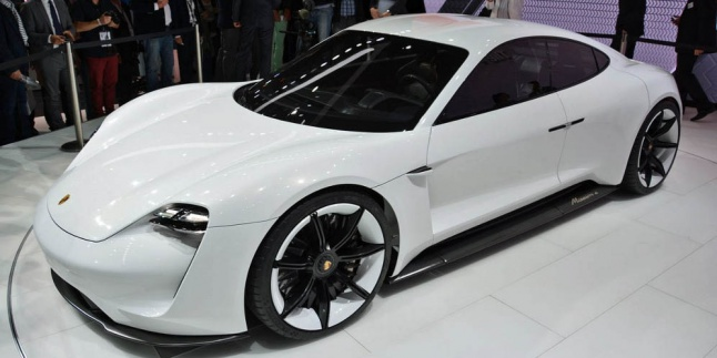 Mengintip Pembuatan Mobil Listrik Porsche Mission E