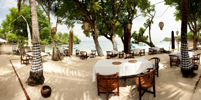 Merasakan Suasana Bali di JimBARan Outdoor Lounge