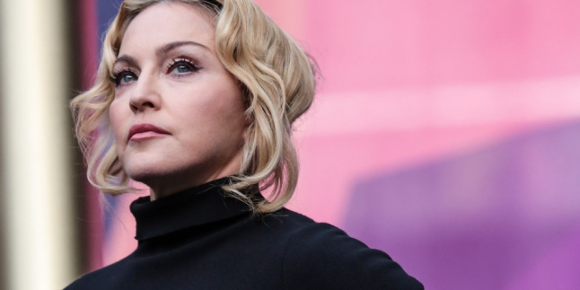 Musisi Berduka untuk Tragedi Paris