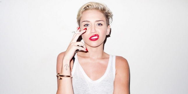 'My Sad Christmas Song' Lagu Natal Berisi Kata-kata Kotor dari Miley Cyrus