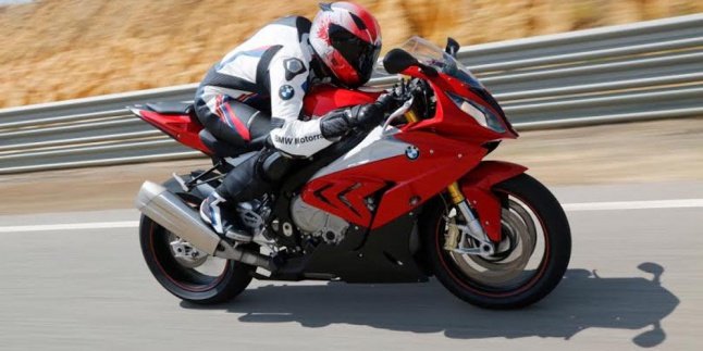 BMW S 1000 RR Tampil Menggoda di GIIAS 2016