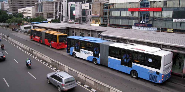Loe Pasti Ngerasain Ini Kalau Naik TransJakarta Setiap Hari