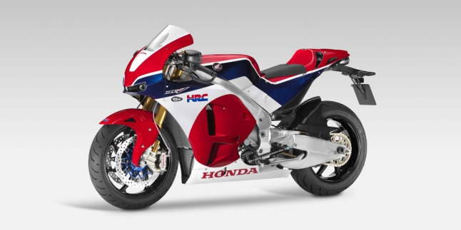 Ngebut di Jalan Raya Dengan Motor Dani Pedrosa, Legal!