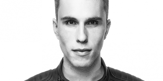 Nicky Romero Mencoba Lebih Pasaran di 'The Moment'