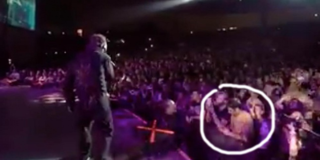 Nih Akibatnya Kalau Asyik Main HP Sendiri di Konser Slipknot!