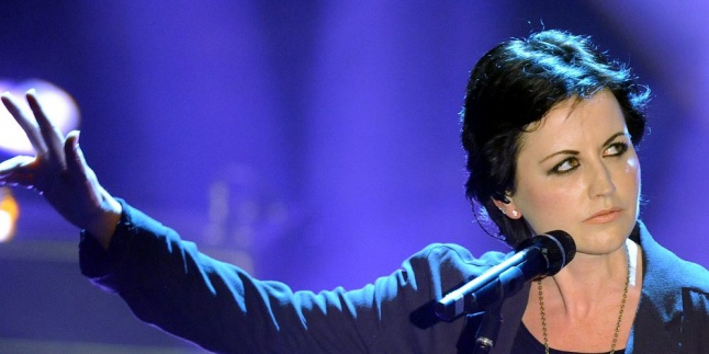 Pukul Pramugari, Vokalis The Cranberries Bakal Masuk Bui