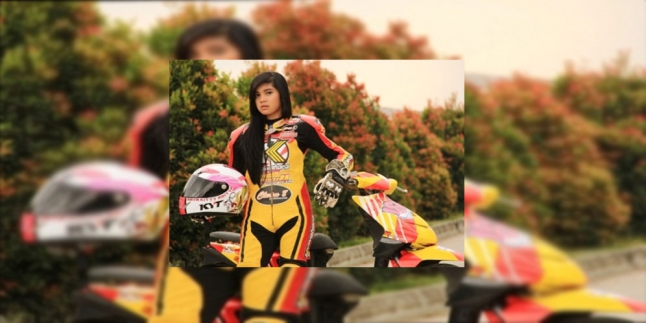 Raya Kitty,  Pembalap Cewek. Biar balap, tetep seksi lho!
