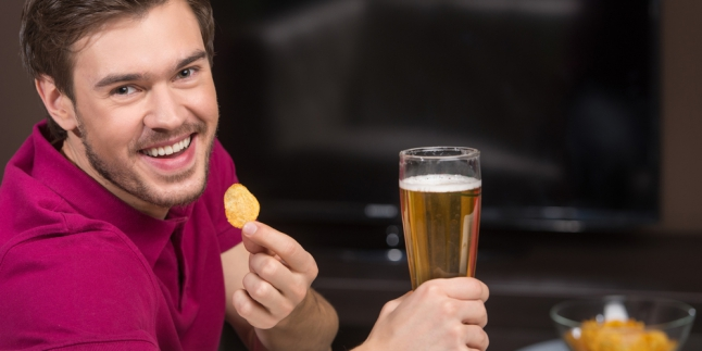 Reaksi Bule Ketika Nyobain Snack Indonesia