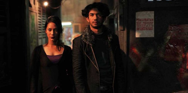Reza Rahadian Sadis Banget di 'Halfworlds'