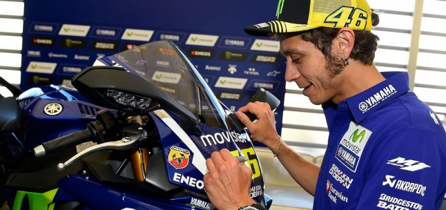 Rossi Lelang Yamaha YZF-R1 Livery MotoGP 2015
