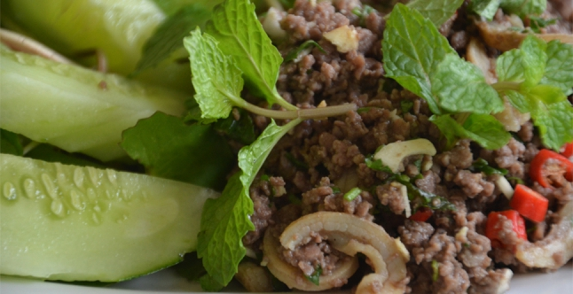 Salad Kerbau dari Laos