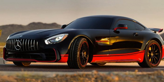 Samurai Berubah Wujud Dari Bugatti ke Mercy AMG di Transformers 5