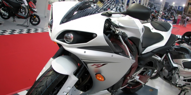 Spesifikasi Lengkap Sportbike Yamaha YZF-R3