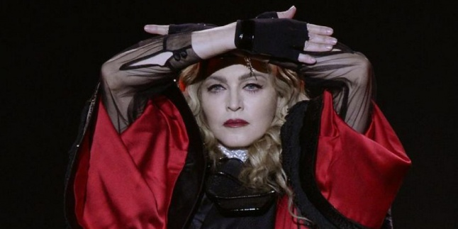 Tanpa Dosa, Madonna Telat Manggung di Australia