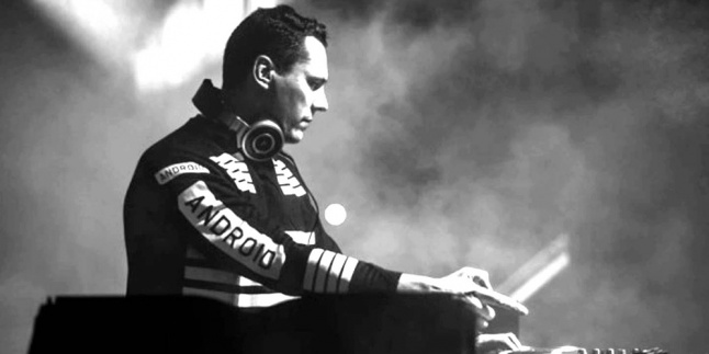Tiesto X John Legend Berkolaborasi di 'Summer Nights'