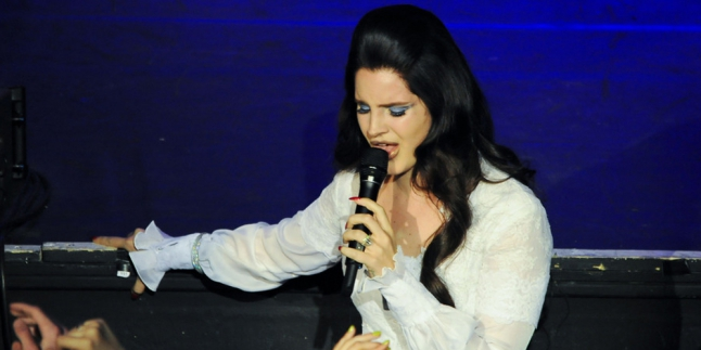 Udah Punya 9 Lagu, Lana Del Rey Siapkan Album Baru thumbnail