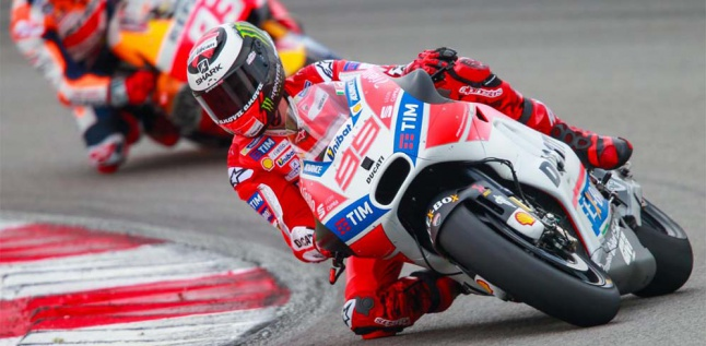 Test Pertama, Lorenzo Tertinggal Jauh