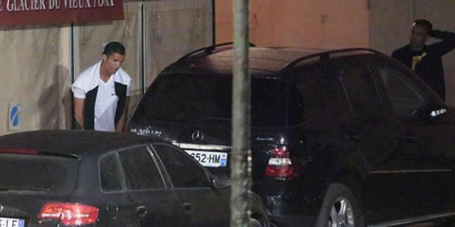 Ups, Ronaldo Kepergok Polisi Pipis Sembarangan