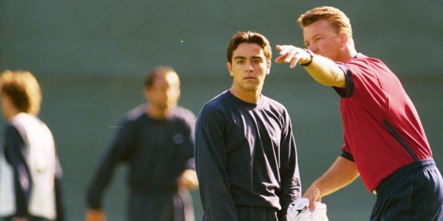 Van Gaal Pernah Disebut Idiot oleh Xavi Saat Latih Barca