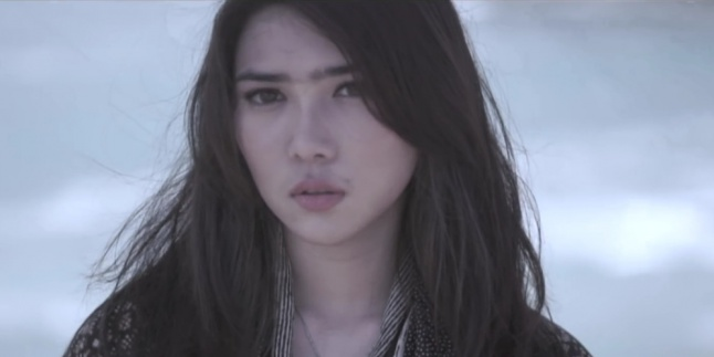 Video Klip Baru Isyana Sarasvati Ini Pasti Bikin Cowok Ngiler!