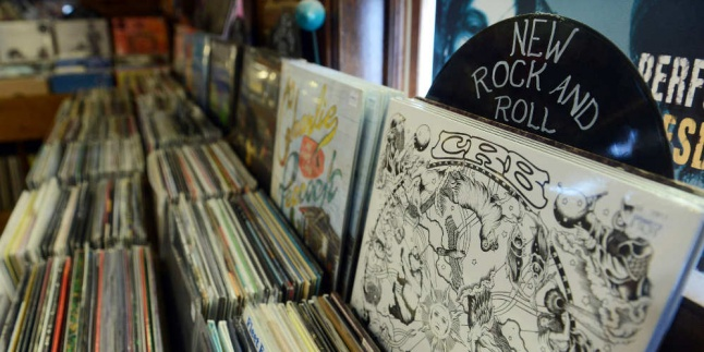 Vinyl Berjaya di Era Modern!