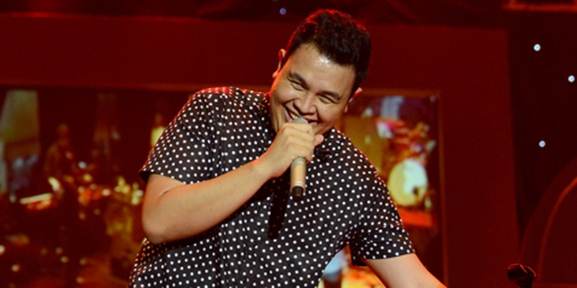 Wow, Koleksi Cd Musik Tulus Capai Angka Ribuan!