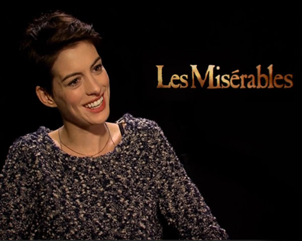 Anne Hathaway Kebawa Perannya di 'Les Miserables'  thumbnail