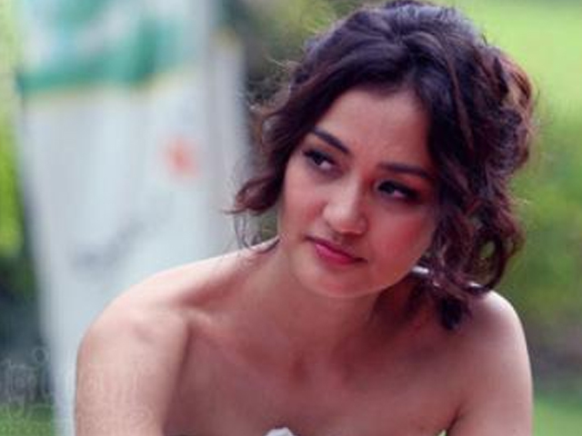 Atiqah Hasiholan Doyan Jadi Pelacur!