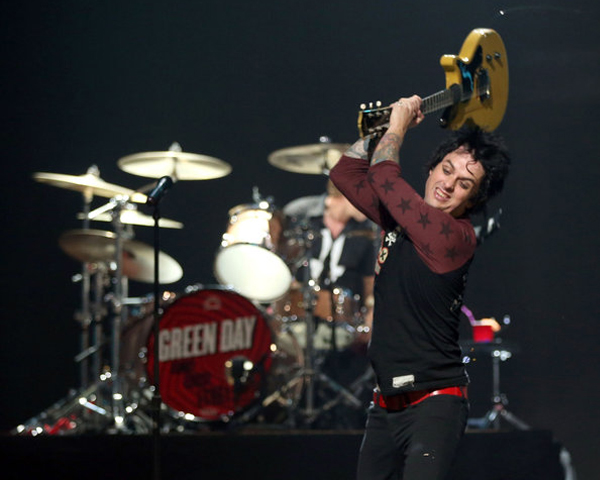 Billie Joe Sakit, Green Day Batalin Konser 