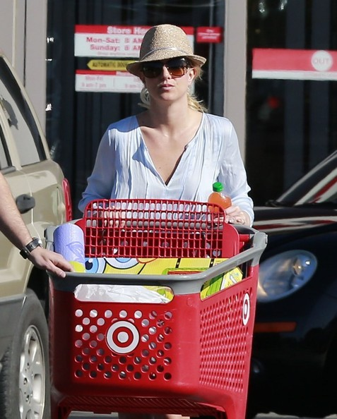 Britney Spears Ternyata Masih Demen Belanja di Toko Serba Rp 10 Ribu?!