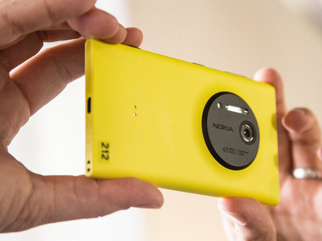Dalam Iklan, Nokia Lumia 1020 Ngejek Kemampuan Kamera Android dan iPhone!