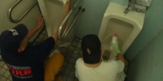 Gokil, Bersihkan Toilet Umum Jadi Hobi di Jepang!