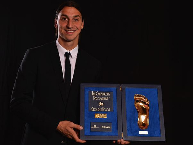 Ibrahimovic Raih Golden Foot Award 2012