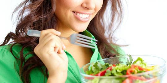 Ini Dia, 5 Keuntungan Makan Pelan-pelan