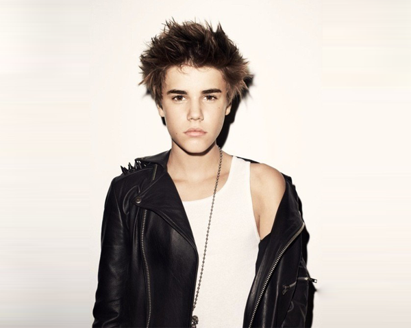 Justin Bieber Perkenalkan 'Boyfriend'