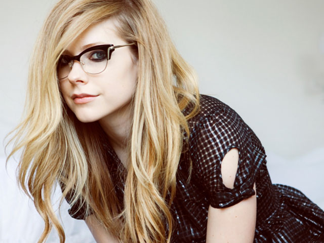 Ketika Avril Lavigne Tanpa Riasan Punker thumbnail