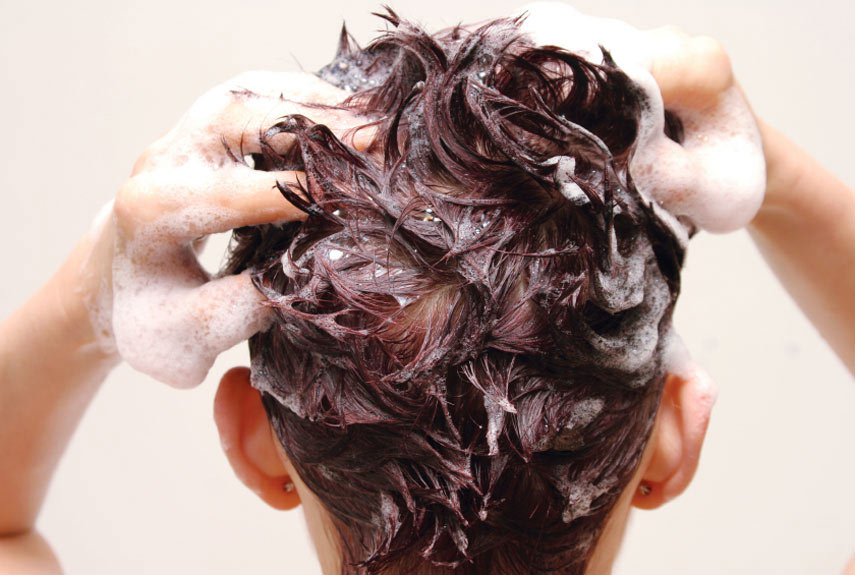 Lawan Kebotakan Dini Pada Rambut Cowok